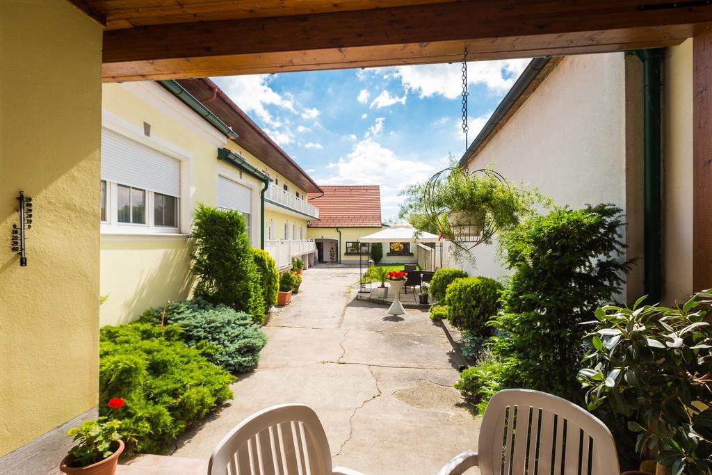 Gaestehaus - Doris - Wenzl Mörbisch am See Exterior foto